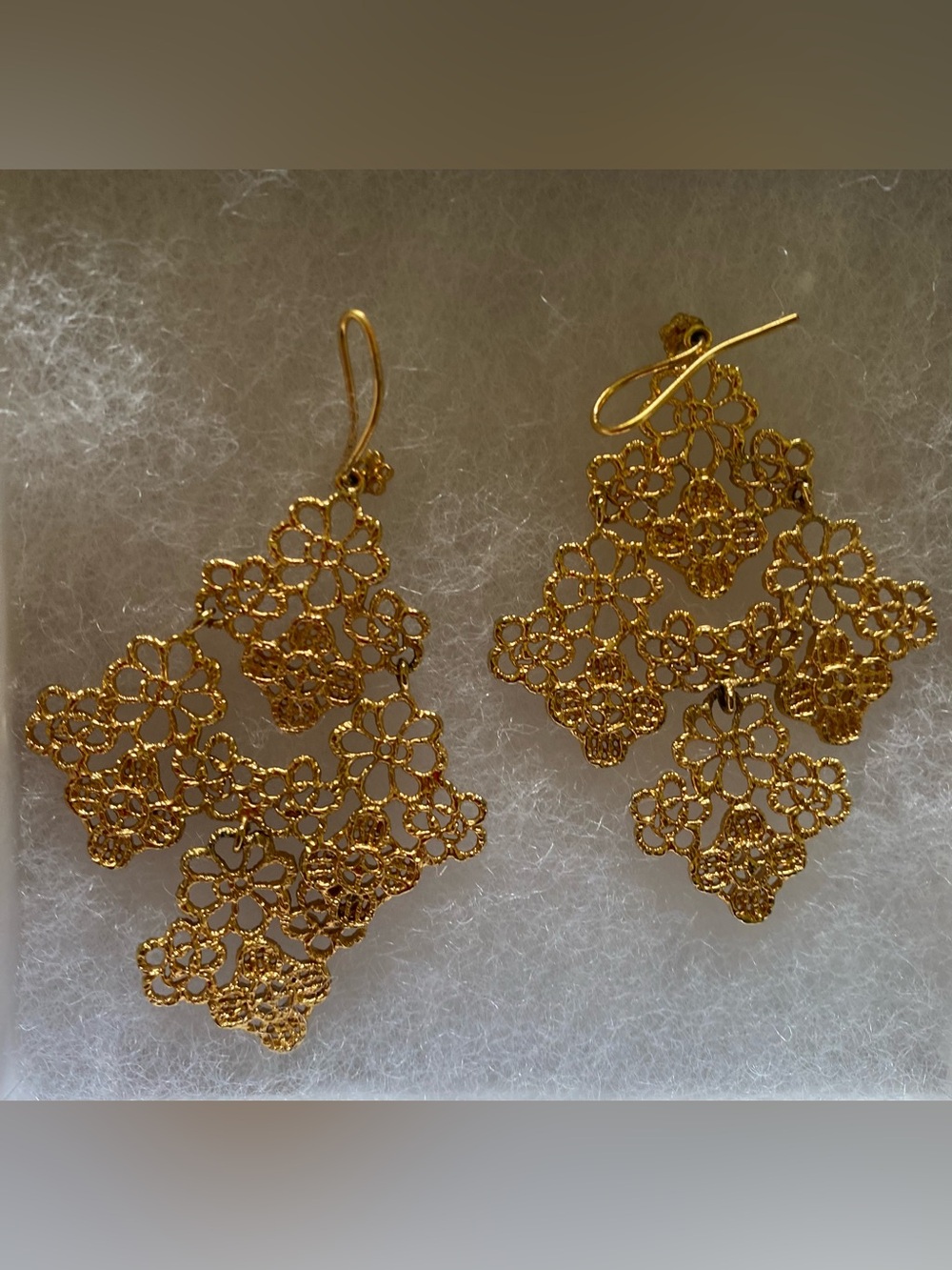 Gold Floral Filigree Drop Earrings - Elegant Women's Jewelry